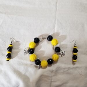 NWT NFL Team P. Steelers Coor Themed Bracelet and Earrings Set.